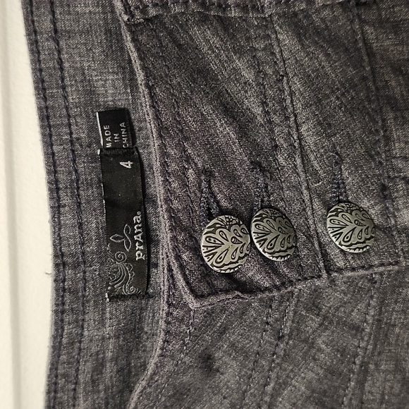 Prana Lizbeth grey zip and 3 button fly outdoor cropped capri pant size 4 - Picture 3 of 10